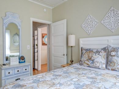 Charming Updated Cottage on Anna Maria Island